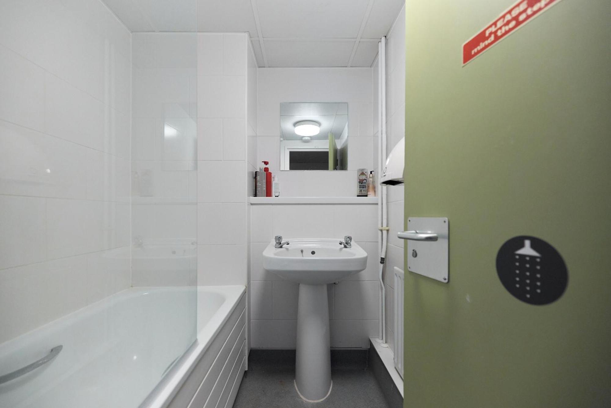 Louise House Hostel Лондон Екстер'єр фото